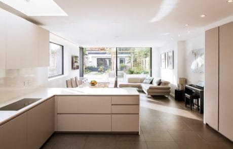 Modern rear kitchen and dining extension designed by Wimbledon architects QUBED